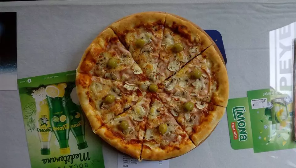 Pizze i jela sa roštilja u gradu Lukavici, BiH