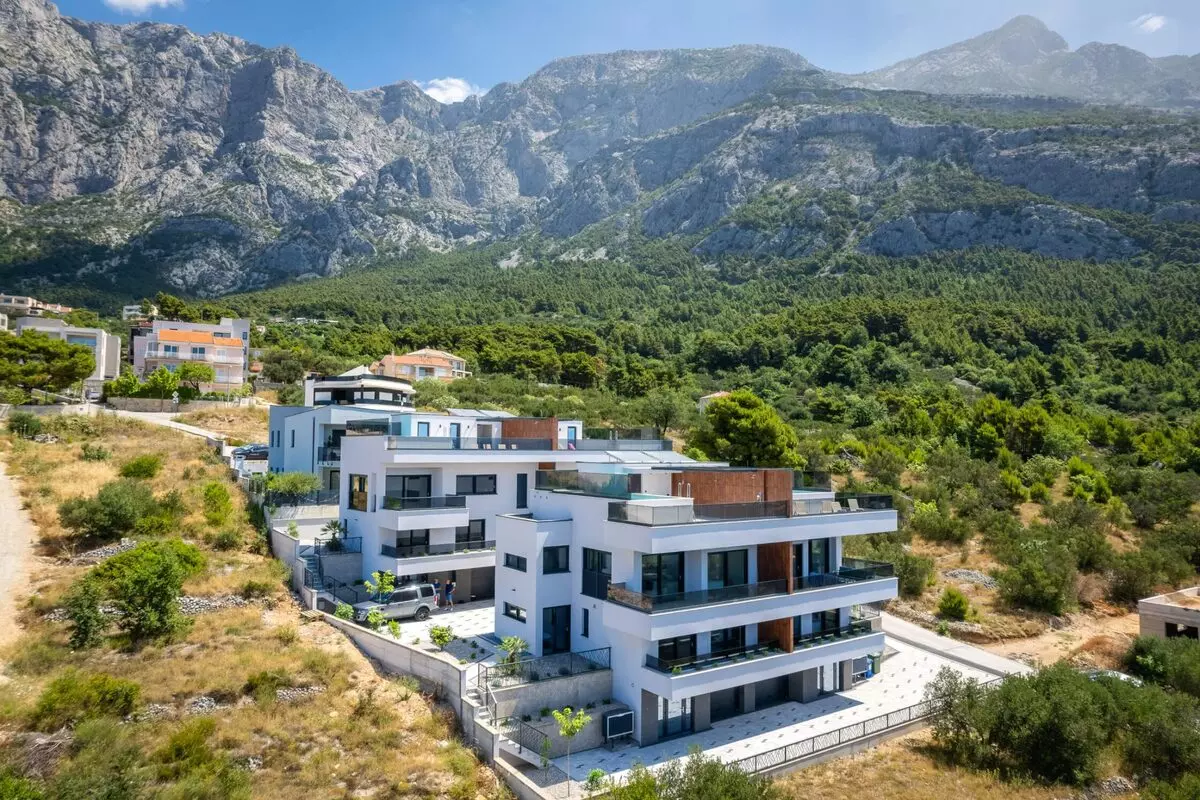 Najam vile s privatnim bazenom i pogledom Makarska 3.jpg