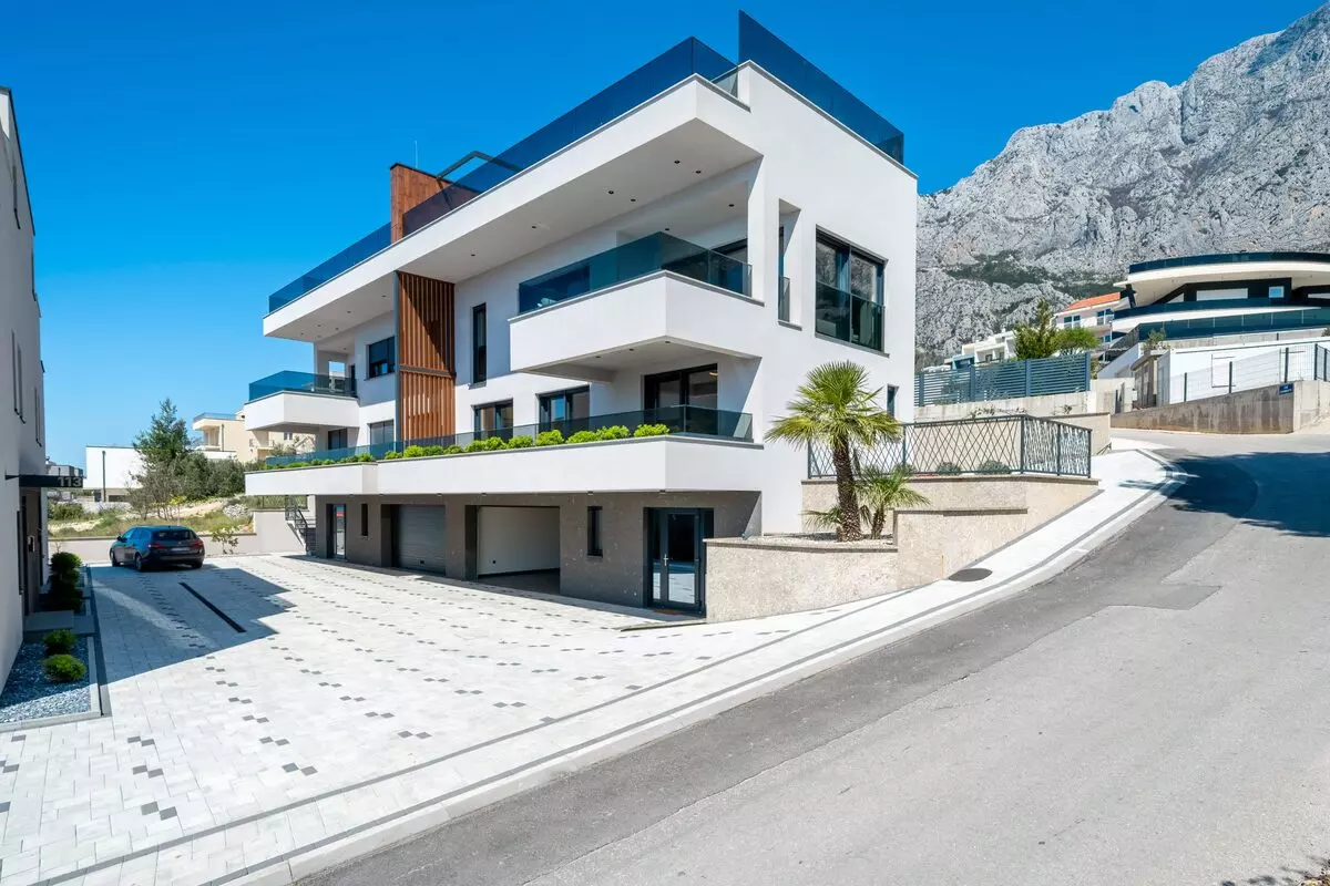 Najam vile s privatnim bazenom i pogledom Makarska 4.jpg